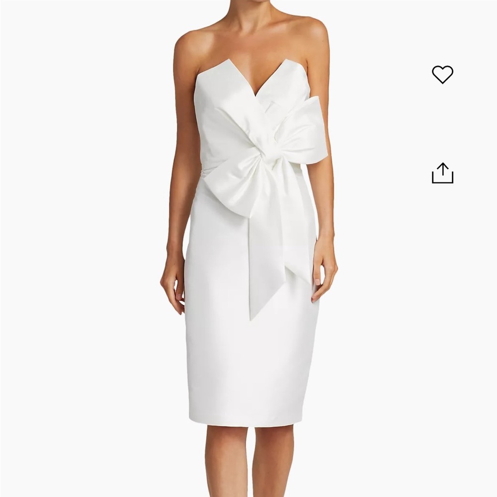 Badgley Mischka

Scupture Bow-Front Strapless Dress. Size 8. New with Tags on.